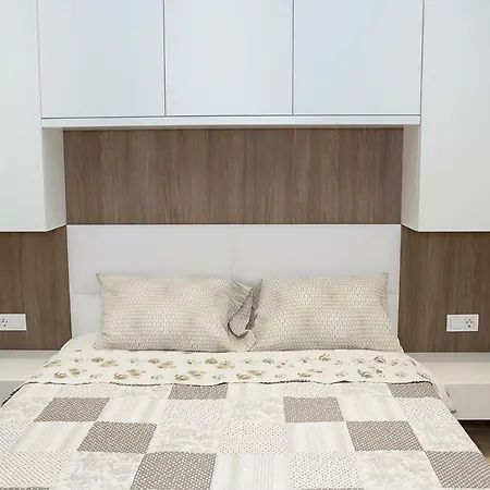 Into The Blue - 2-bdr Lux Suite, Parking + Pool * Varna